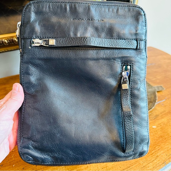 PIQUADRO BLACK LEATHER CROSSBODY UNISEX MESSENGER BAG AMAZING CONDITION 22” DROP - Picture 13 of 14